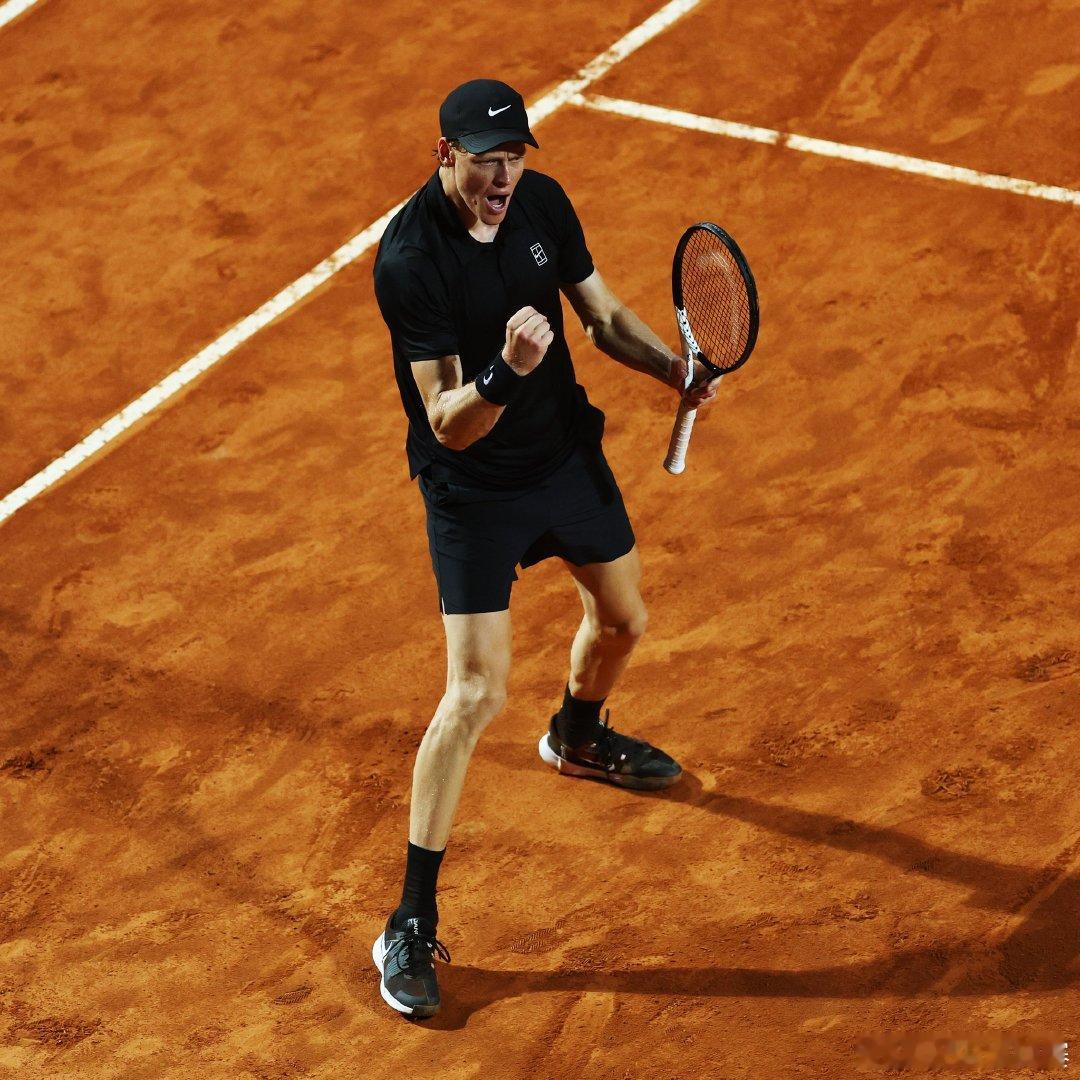 ATP1000 罗马大师赛两位决赛选手的晋级之路👇辛纳[1]第一轮：轮空第二轮