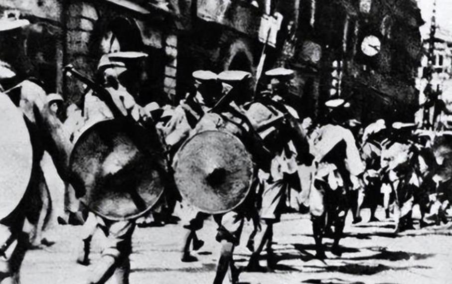 1949年，叛逃12年的红军师长带800人起义，司令员王建安不敢收，陈毅批了8个