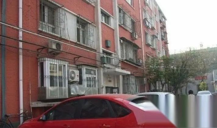 当然，这个价格和位置，是大家说的老破小。