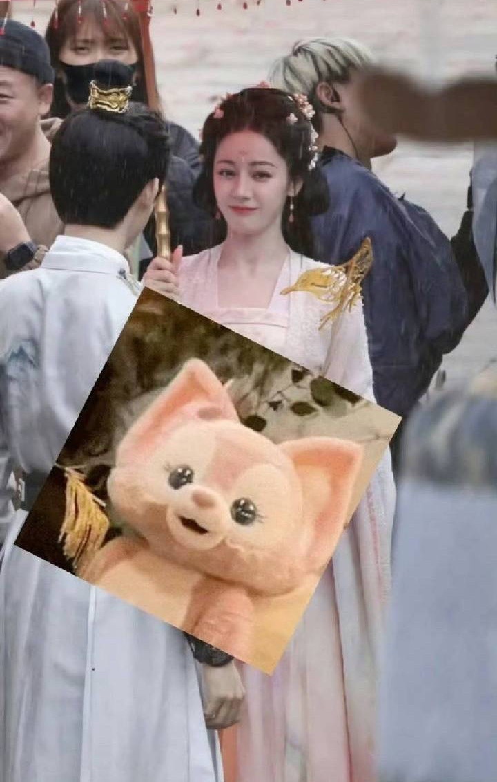 #娱乐[超话]##迪丽热巴粉色花钿妆##迪丽热巴粉色花钿#啊啊啊啊啊太可爱咯家慕