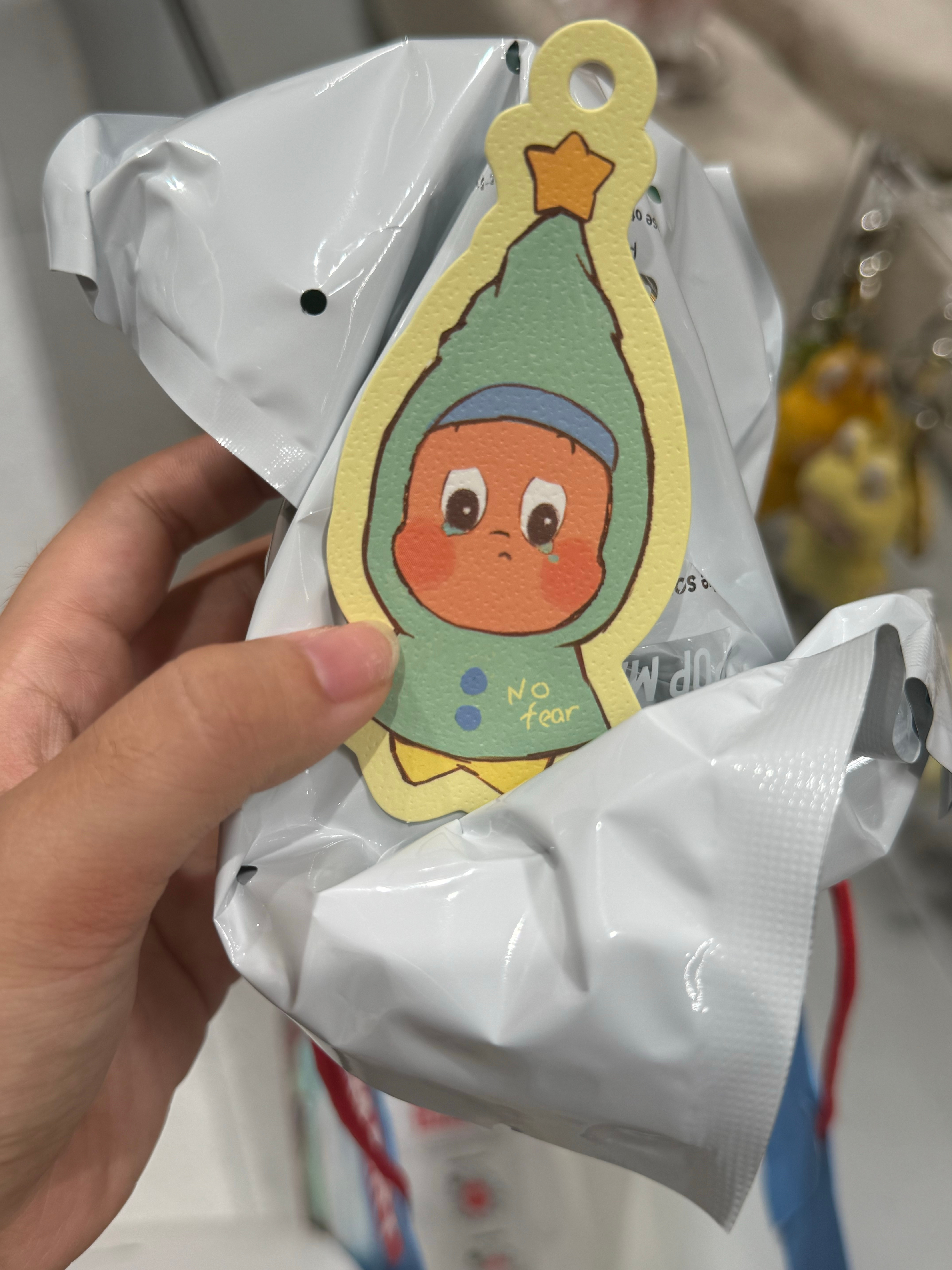 刚刚还说 我就差个雨衣的（像综艺的🐒）旁边有个女生直接帮我手摇 说就这个 你去
