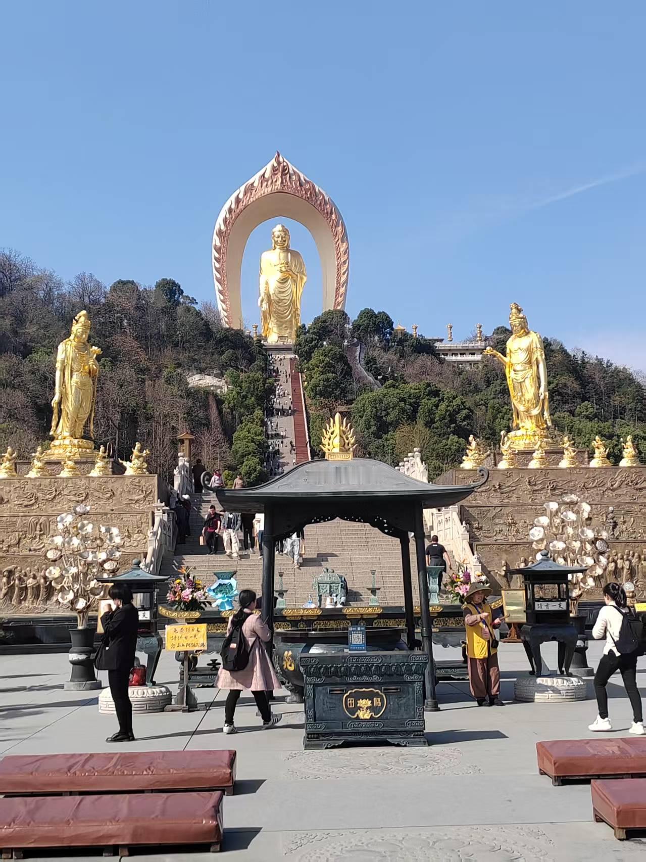 老家的东林大佛确实是去了很多次还想去的地方。