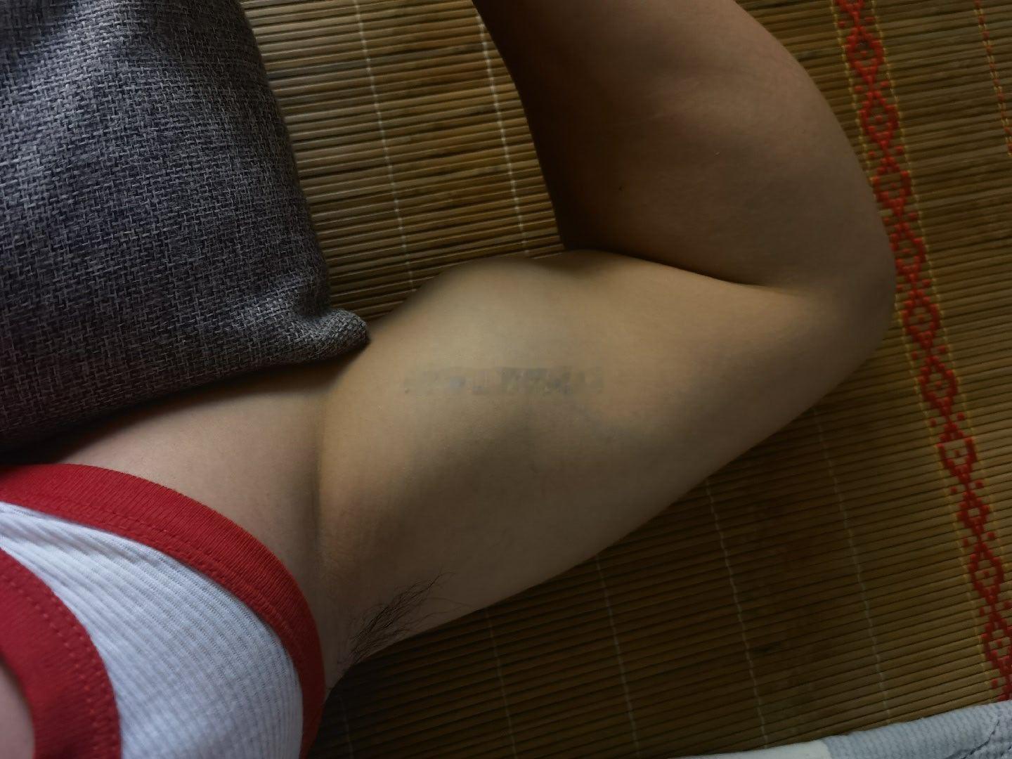 夫妻分房睡的真实原因找到了我还是喜欢抱着睡，要不然没感觉，半夜还能帮忙盖盖被子啥
