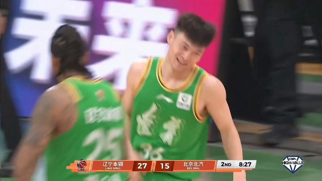 三分神射手降临！辽宁男篮vs北京男篮焦点战，球员三分4投4中包揽全队三分，现场玩