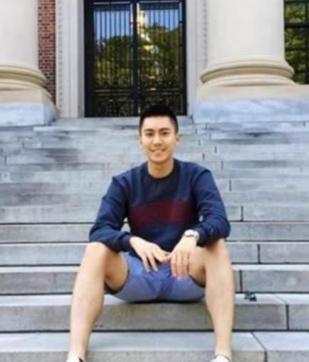 “我宁愿在美国住下水道，翻垃圾！也不回中国！”谁能想到，说出这句话的人，竟然是满