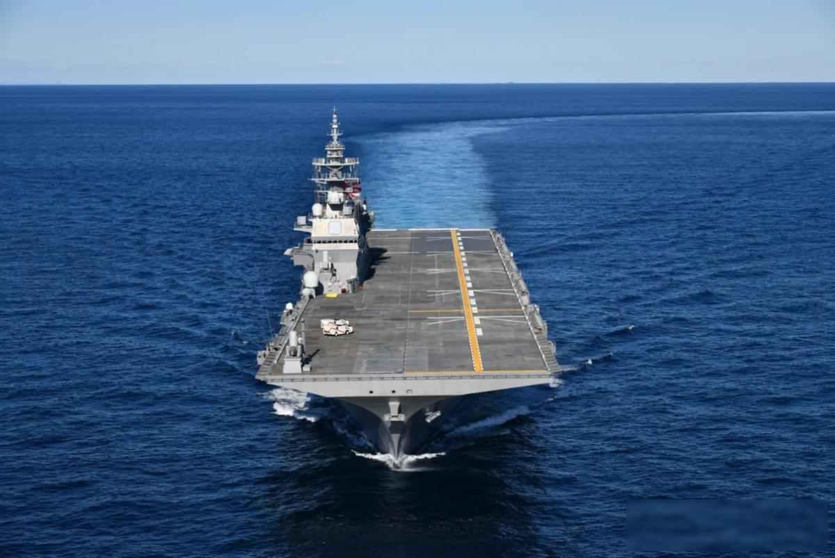 日本军舰绕着琉球转，中国航母亮出雷达，背后是旧制度复活的影子

2025年12月