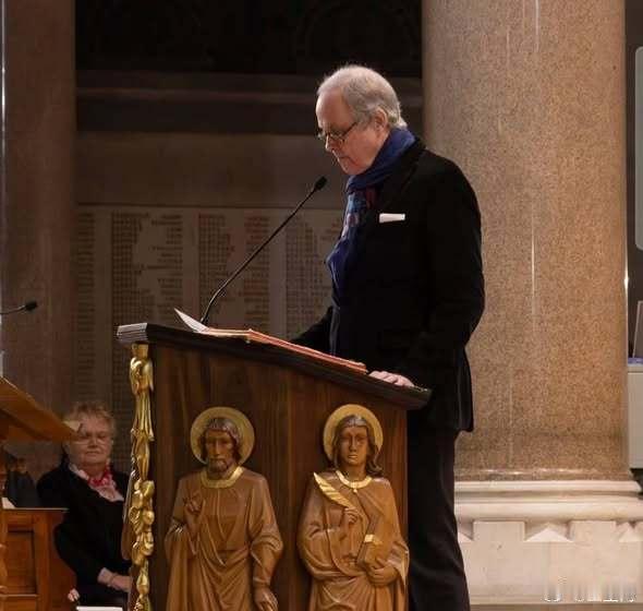 法国王室 1月21日，巴黎伯爵让亲王在巴黎的马赛圣心大教堂出席致敬祖先路易十六的