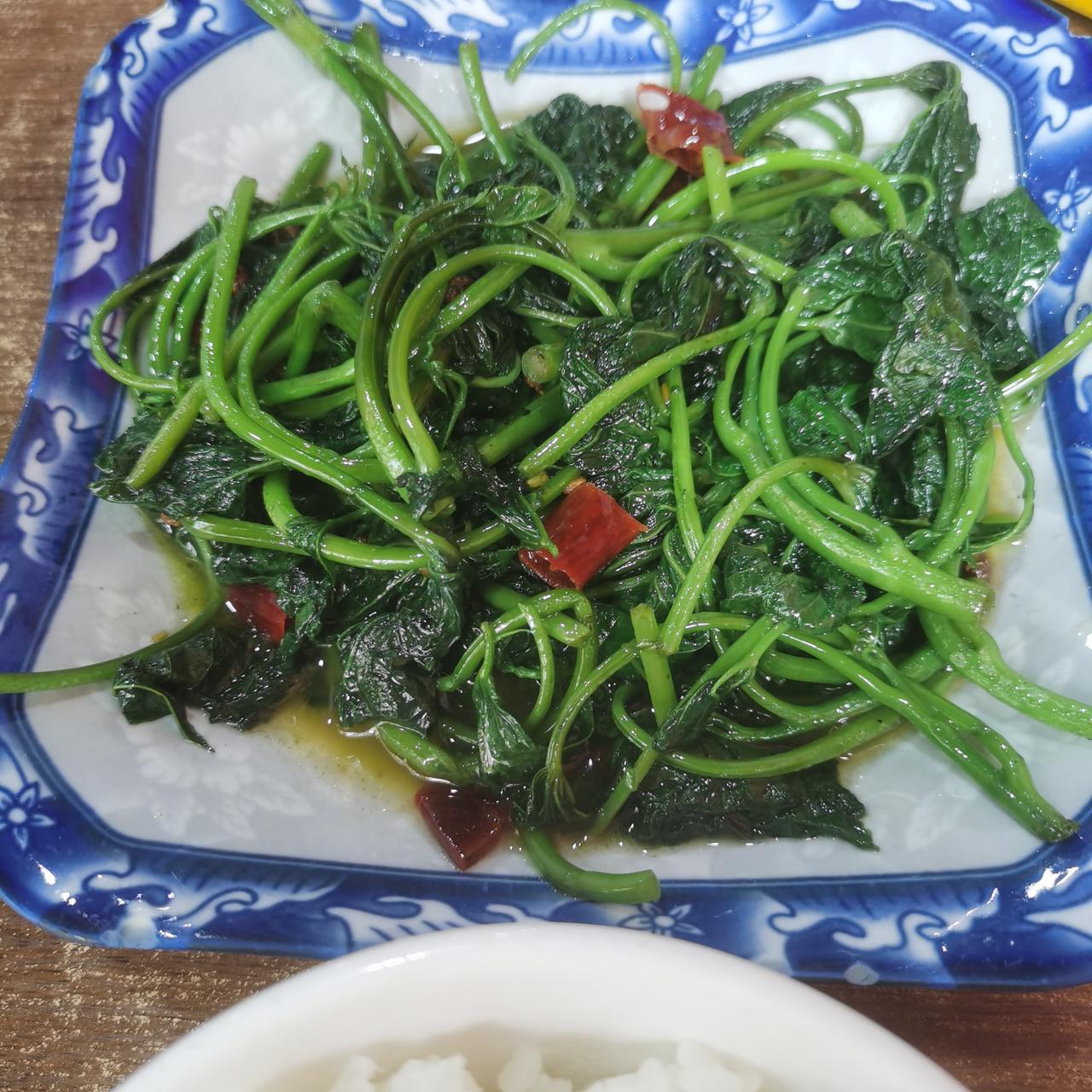 炎炎夏日这个季节特有城市的菜品

以前诧异这东西能吃吗！

现在感觉这菜真的下饭