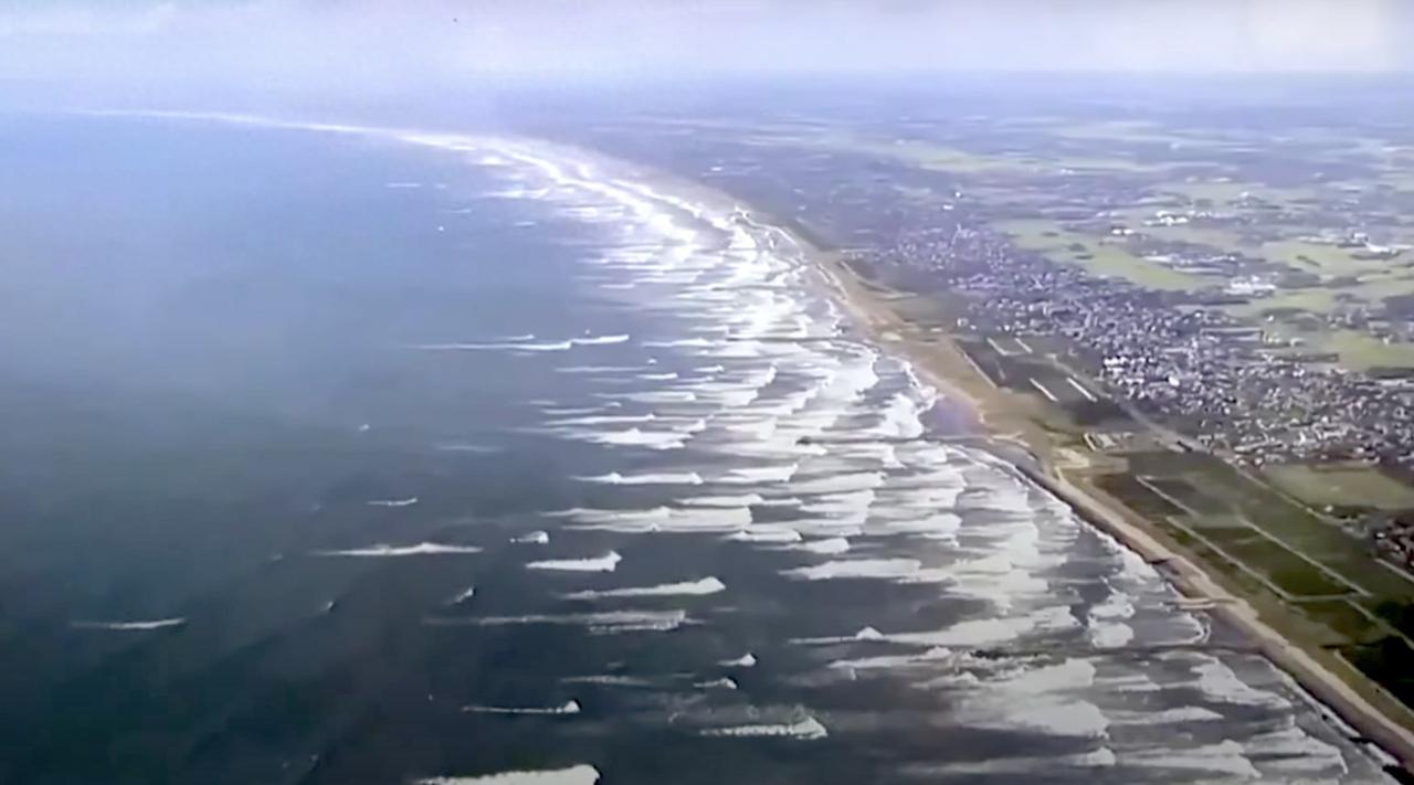 当地时间 4 月 20 日下午，日本本州东部三陆近海海域突然发生 7.7 级浅源