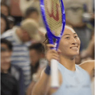 隔着屏幕和郑钦文碰杯🥂！本命年继续突破超燃！事业粉已就位，2026赛场尽管飞，