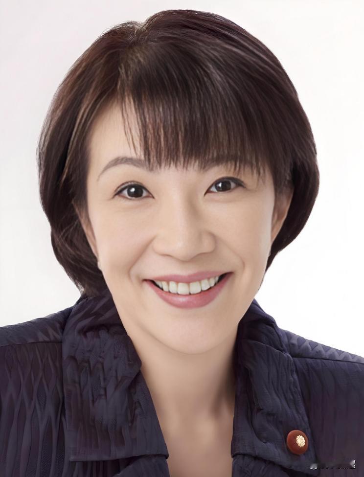 日本首位女首相诞生！高市早苗能否打破“玻璃天花板”？网友热议：她将面临三大挑战！