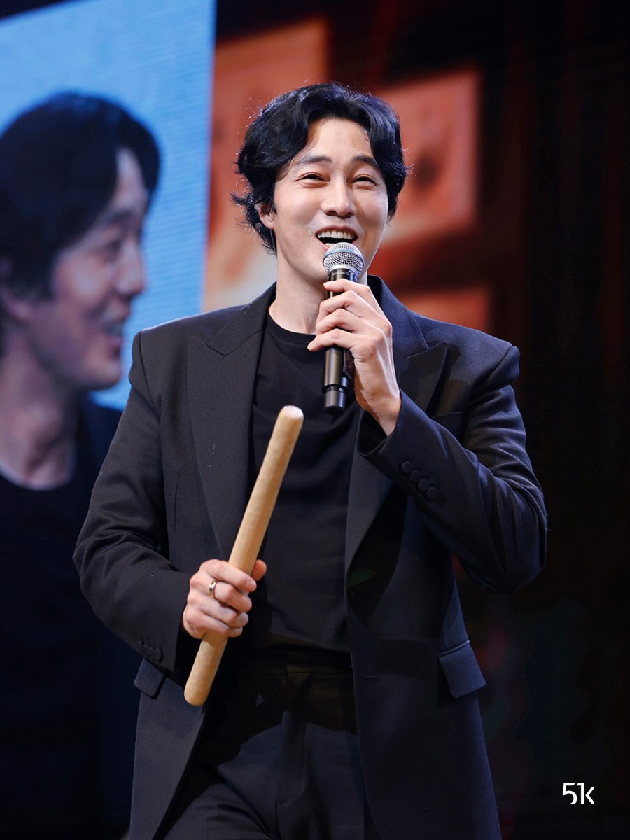 苏志燮[超话] 51K IG更新苏演员东京见面会图片配文：志燮演员在东京创造了难