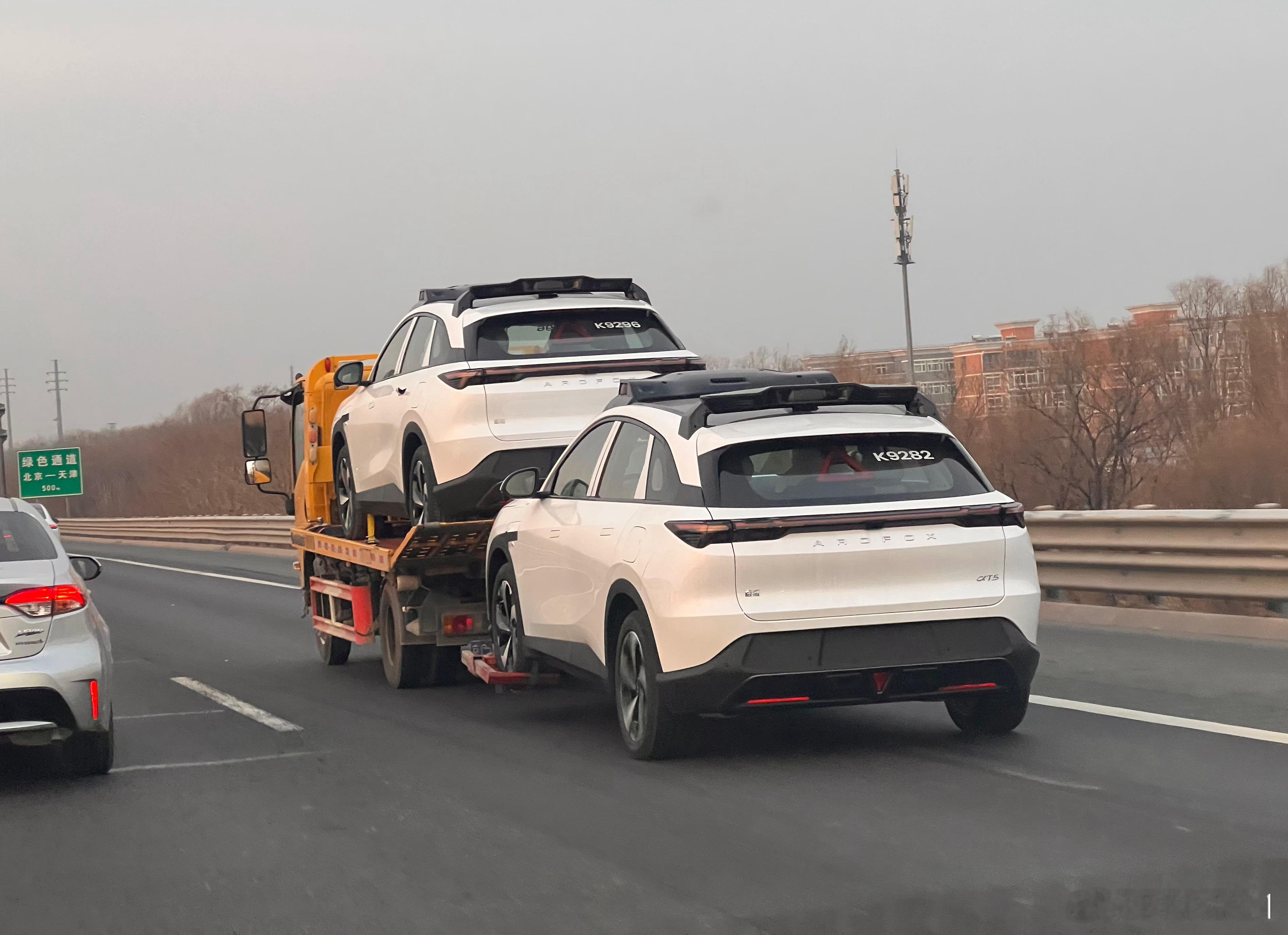 那天下班时看到的，这一脑袋，感觉是某种更高级别辅助驾驶的测试车这样……一开始还以