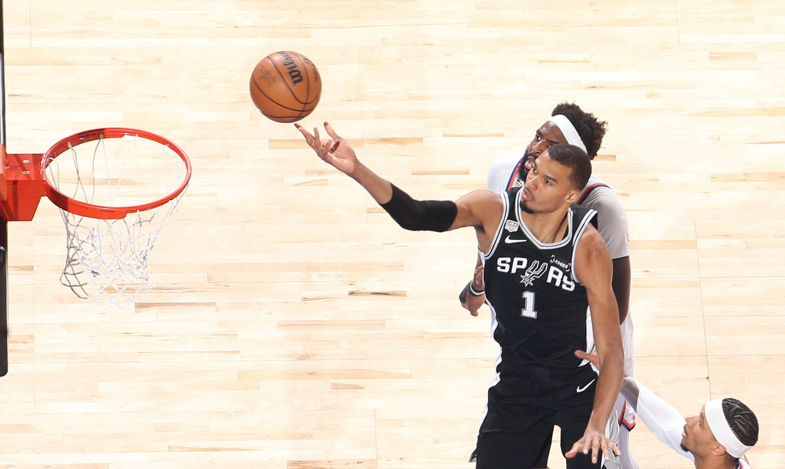 马刺客场首节 41-22大比分领先！NBA首节文班亚马得到13分3板，瓦塞尔12
