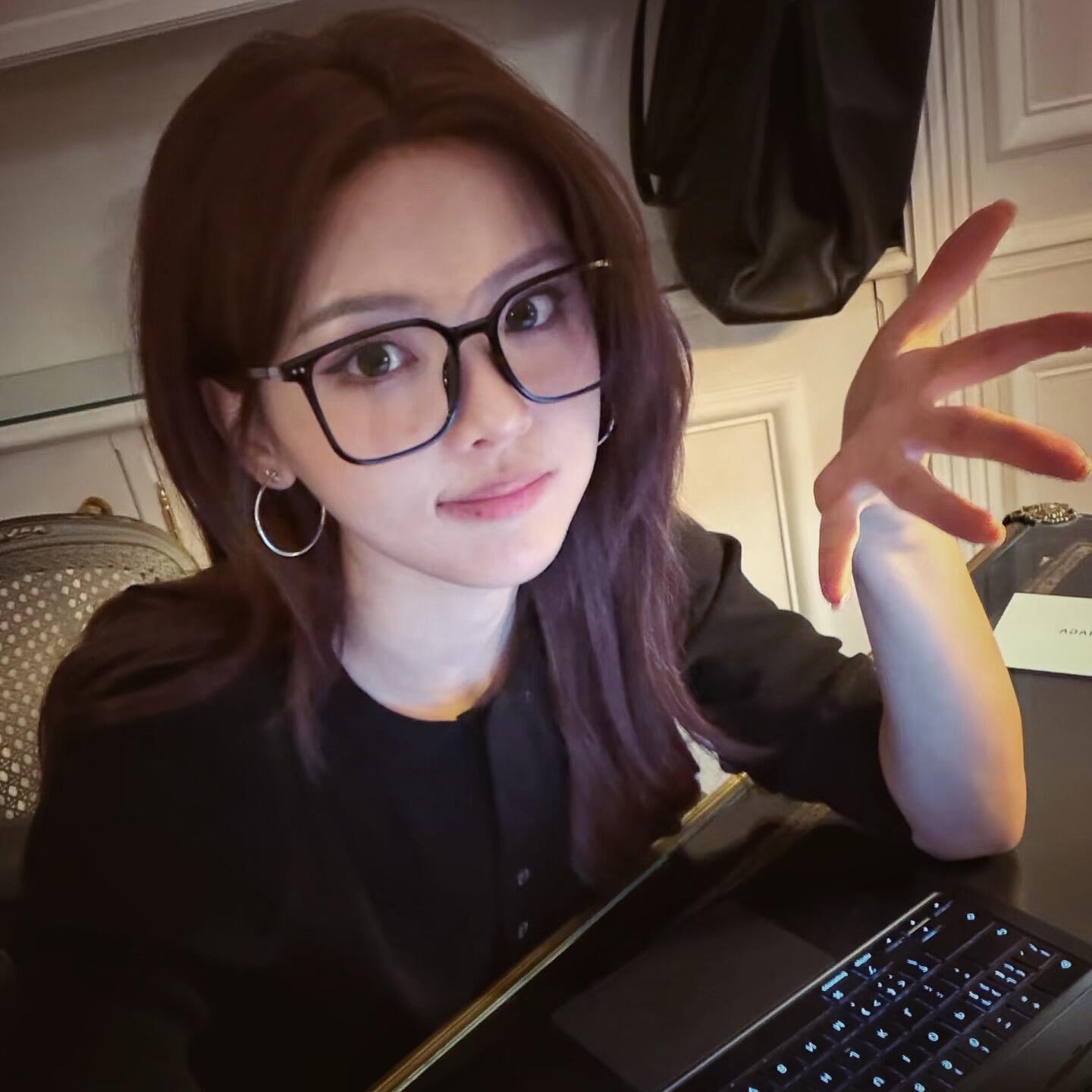 𝙒𝙚𝘾𝙝𝙖𝙩头像｜杨超越｜明星头像｜优质女生头像 ｜小众女生头像｜ 