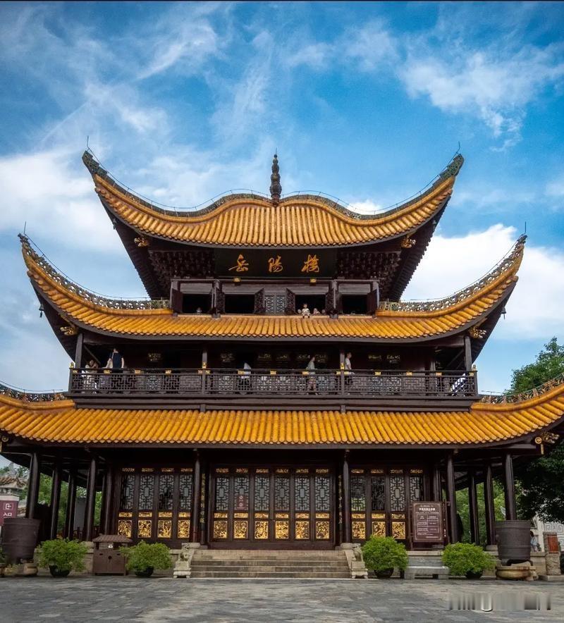 有关岳阳楼的三大传说可信吗？
        长久以来，有关岳阳楼的三个传说在民