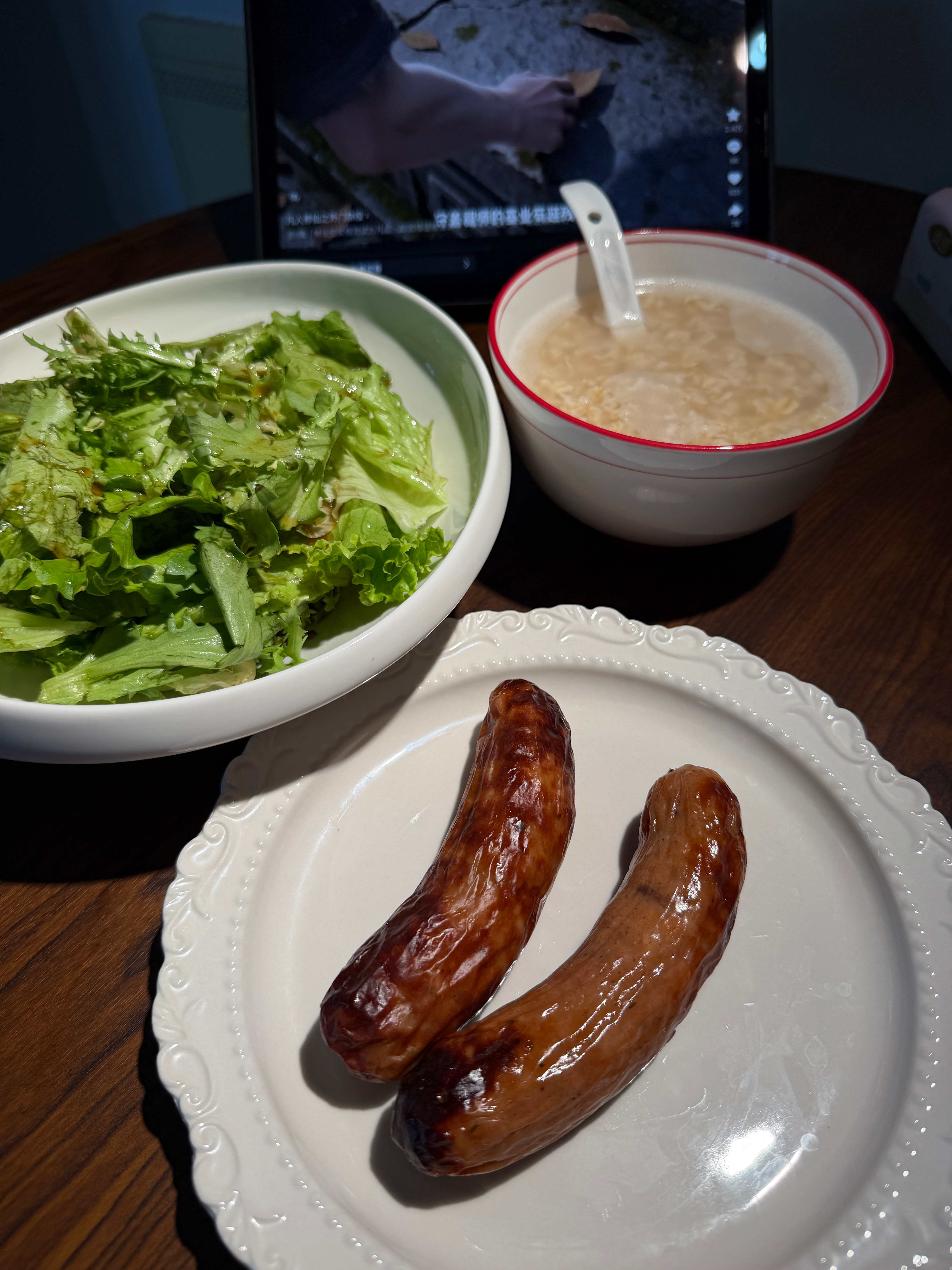 山姆这个苹果鸡肉肠好好吃，空气炸锅烤一下绝了，配料也很干净，脂肪不高