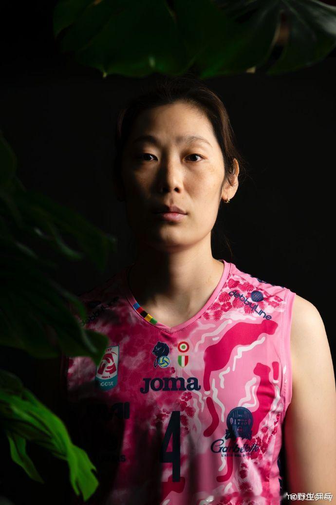 朱婷启程回国参加全运会发博：根据先前与运动员本人及其经纪公司达成的协议，运动员朱