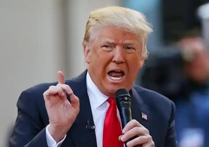 特朗普表示俄乌和平协议必须达成，释放了3个信号：


1.美国想在世界上重掌话语