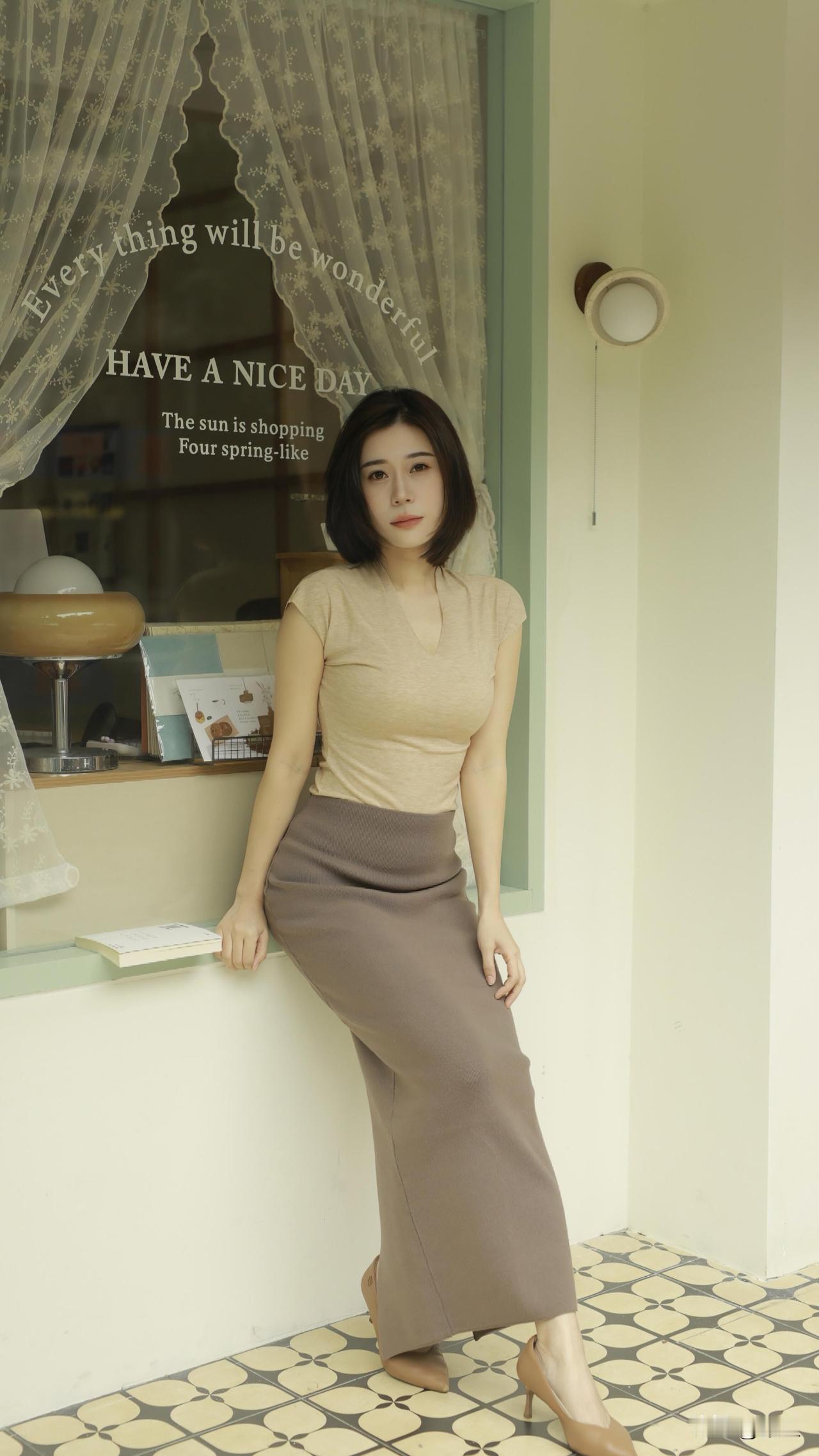 短发的女人最飒，最有那个干练喜人的劲儿。