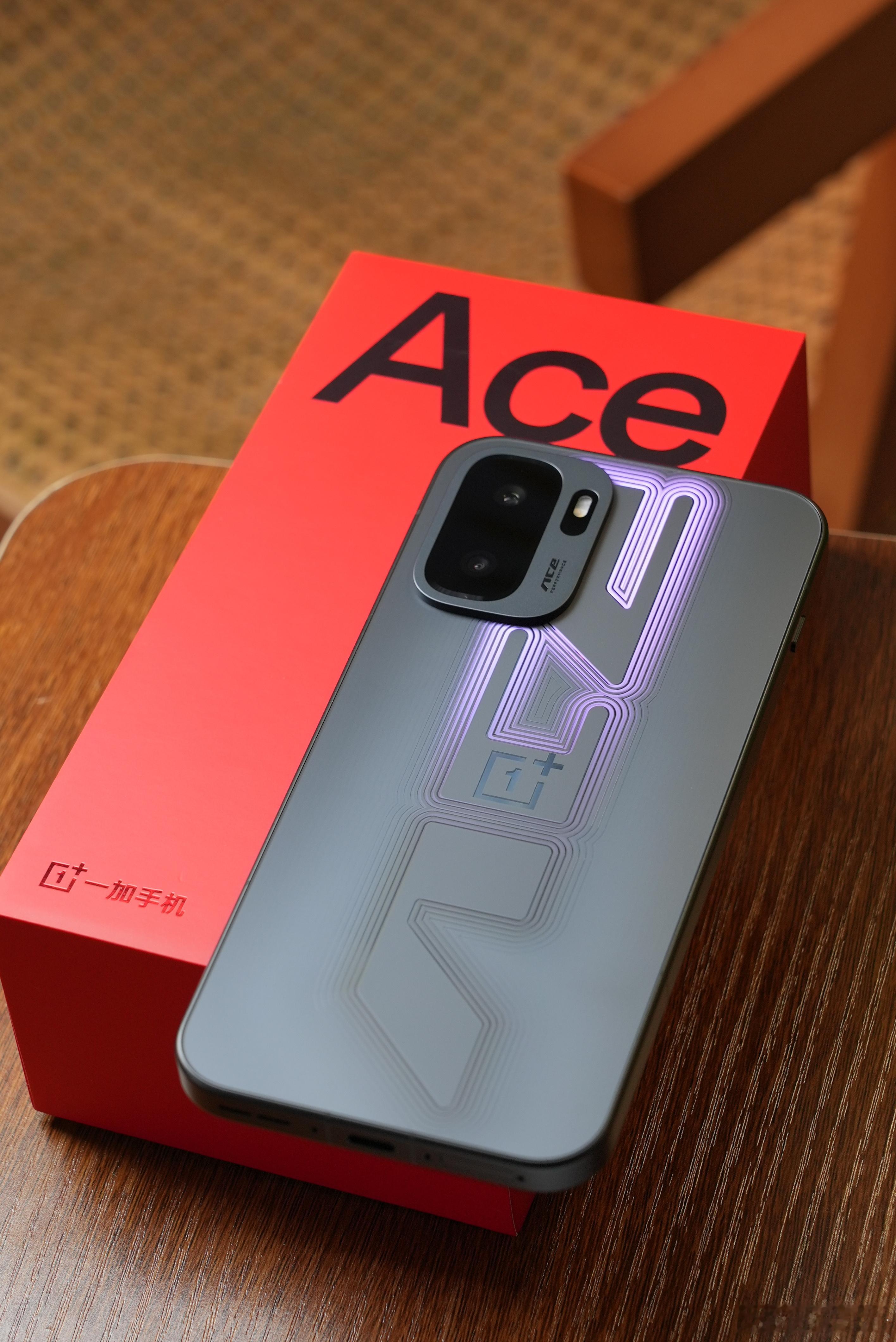 一加Ace6至尊版 主打射击游戏，天玑 9500 配自研内核，吃鸡、瓦、三角洲 