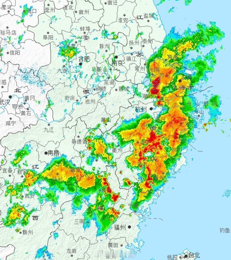 今天环太湖流域特别是湖州的极端暴雨打破了很多人的认知，织里站的小时雨量已创全国新