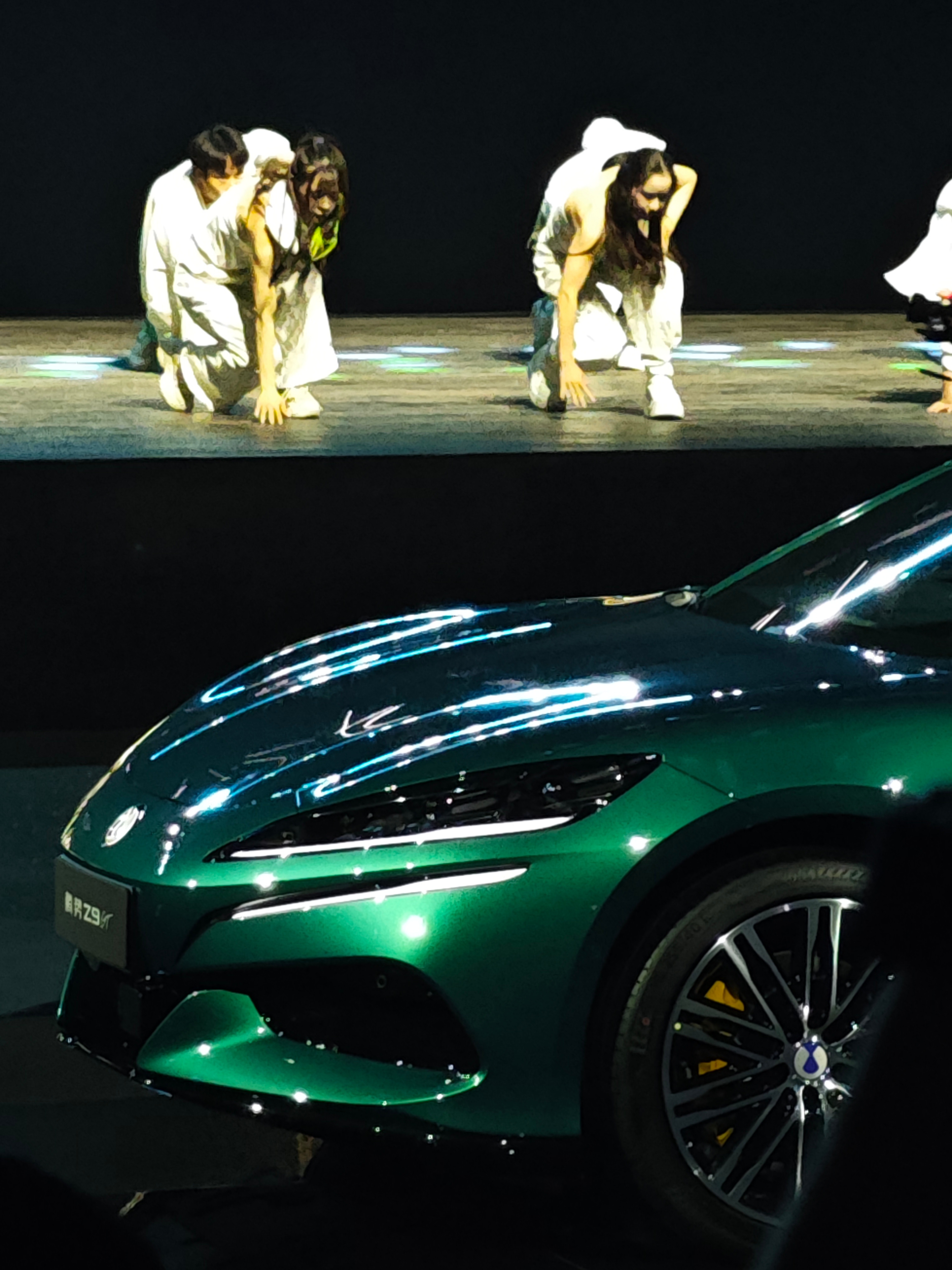 李慧总说了，现在一天大概50座充电站，闪充中国计划加速中，而且还有一个圆梦计划，