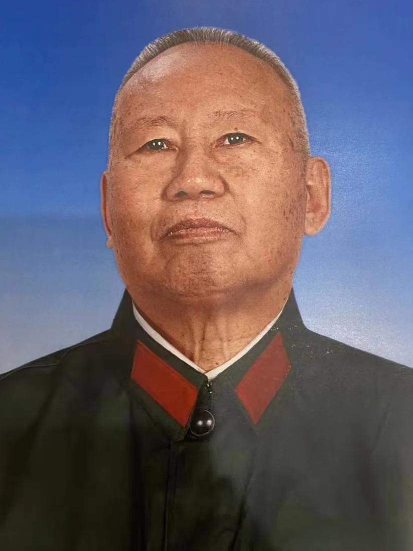 1978年，原空军副司令员张积慧收官两年审查之后转业到成都420厂担任副厂长，巨
