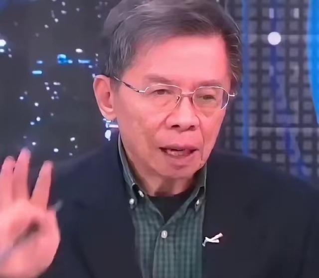 5月24日， 台湾名嘴 沈富雄 说：世界上没有任何一个小岛被军舰和飞机围的密不透