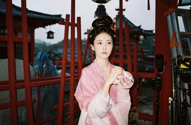 白鹿[超话]  岁岁慢慢生长，我的偏爱岁岁愈发炽热白鹿 🥀白鹿王韵娜 ​​​