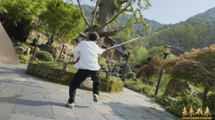 央视五四晚会 一方屏幕，成了新时代的练武场。青年武者以镜头为媒，将千年武术化作指