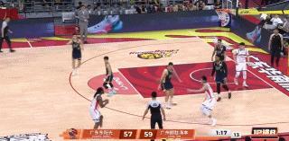 陈国豪这个三分球好运气，也是对他前面拼抢进攻篮板的奖励，自助者天助啊！广东男篮v