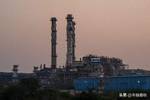 一通电话撕开裂痕！美俄柴油交易，戳破西方制裁的双标假面