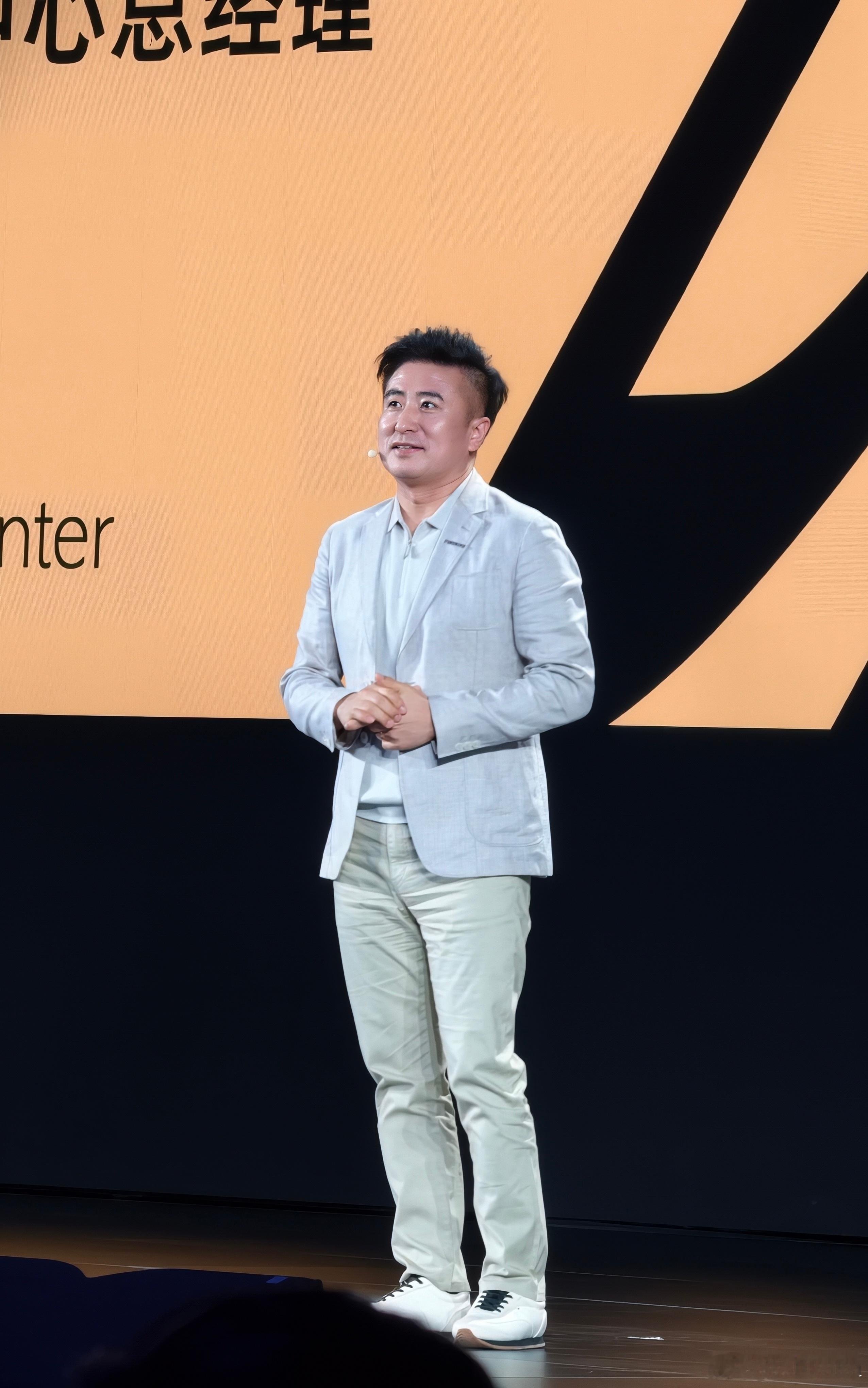 大声喊！你们多久没见到过邵大师了！车界的ai新品牌来了荣威火山联手合作家越ai汽