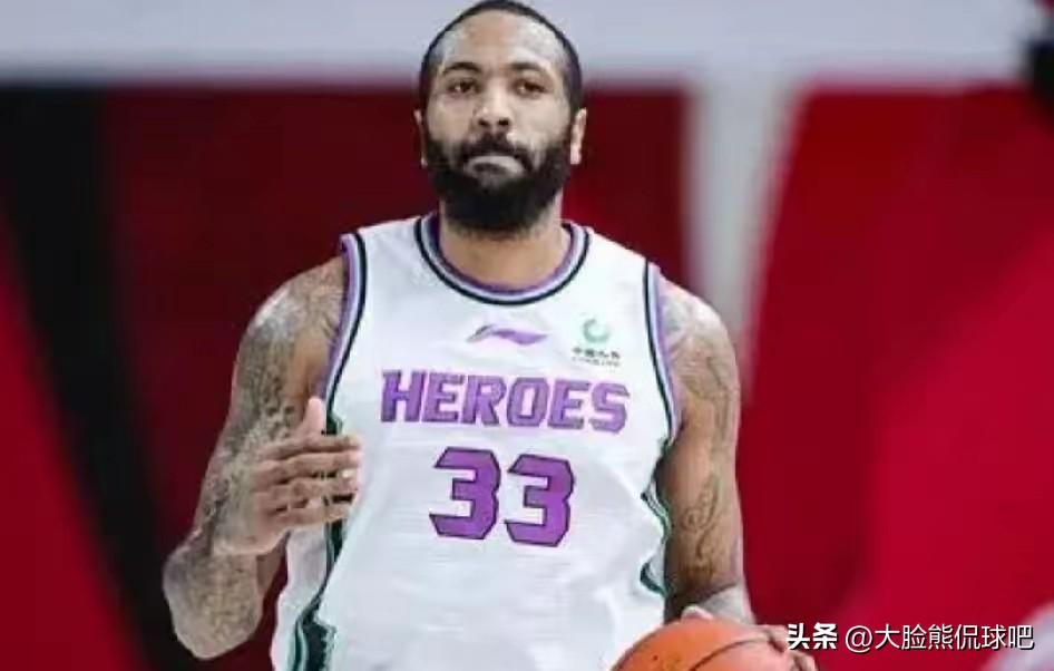 吉伦沃特成山东备用外援首选！
克里斯手指骨裂，要长期缺席比赛，这对山东男篮来讲是