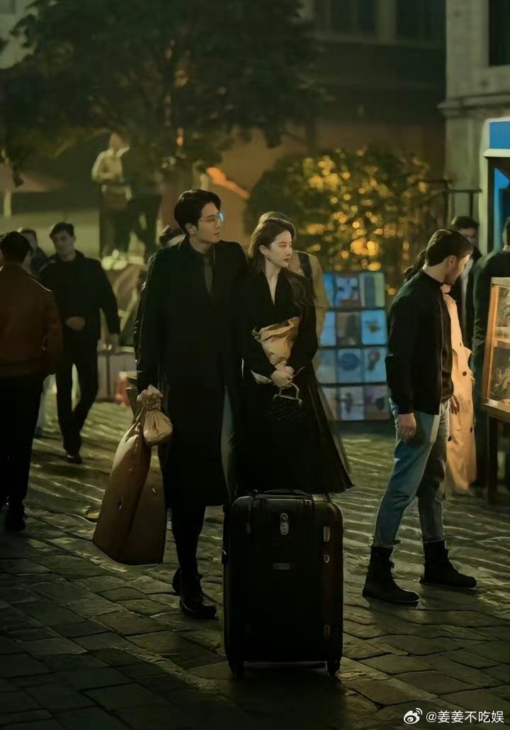 #彭冠英[超话]##彭冠英庆功宴胡茬造型#我觉得能有一个这样的造型，对于我们来说