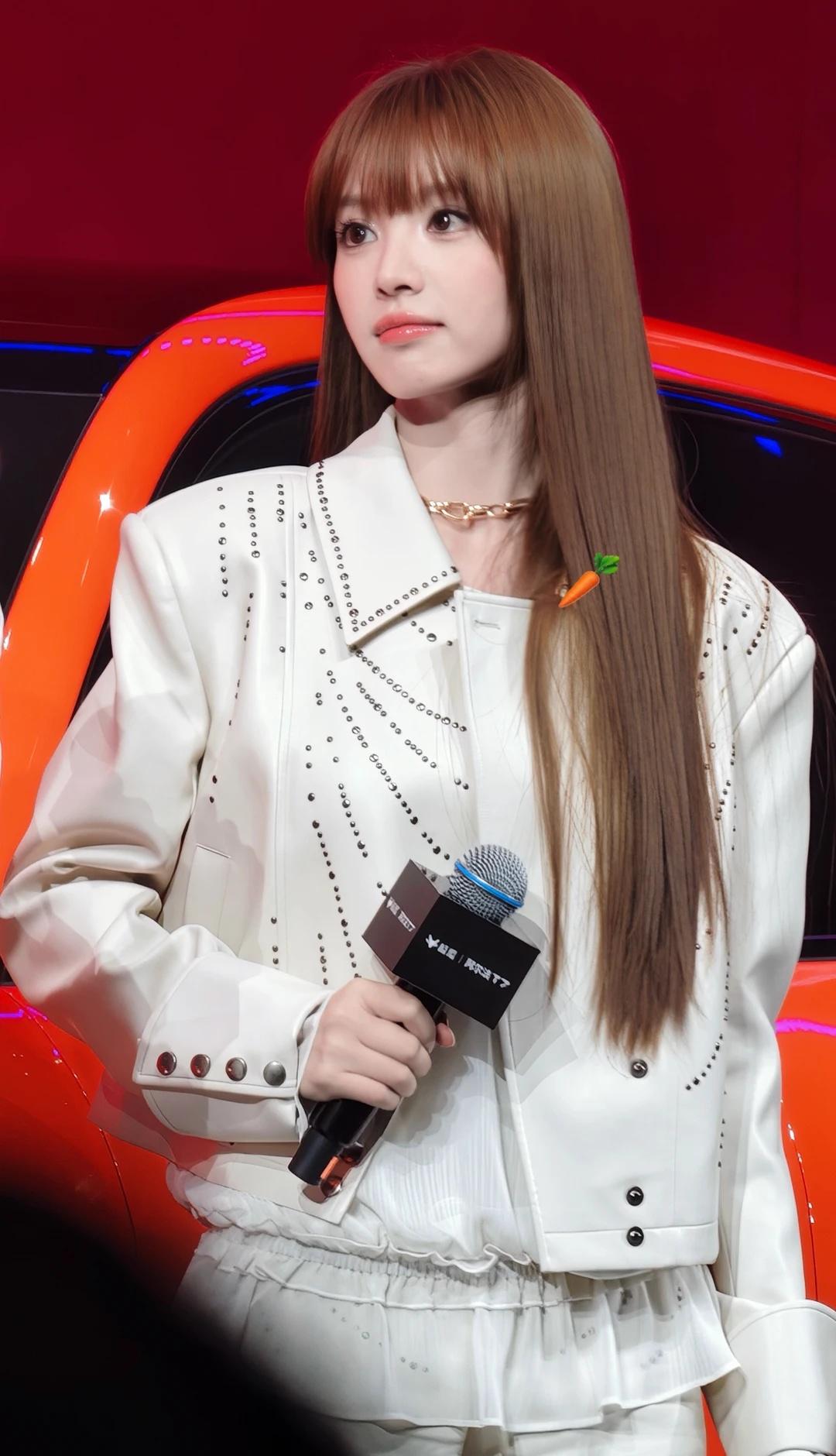当wmls第二次拍田曦薇
又拍到vv啦 360度无死角的美 均为原图
田曦薇 林