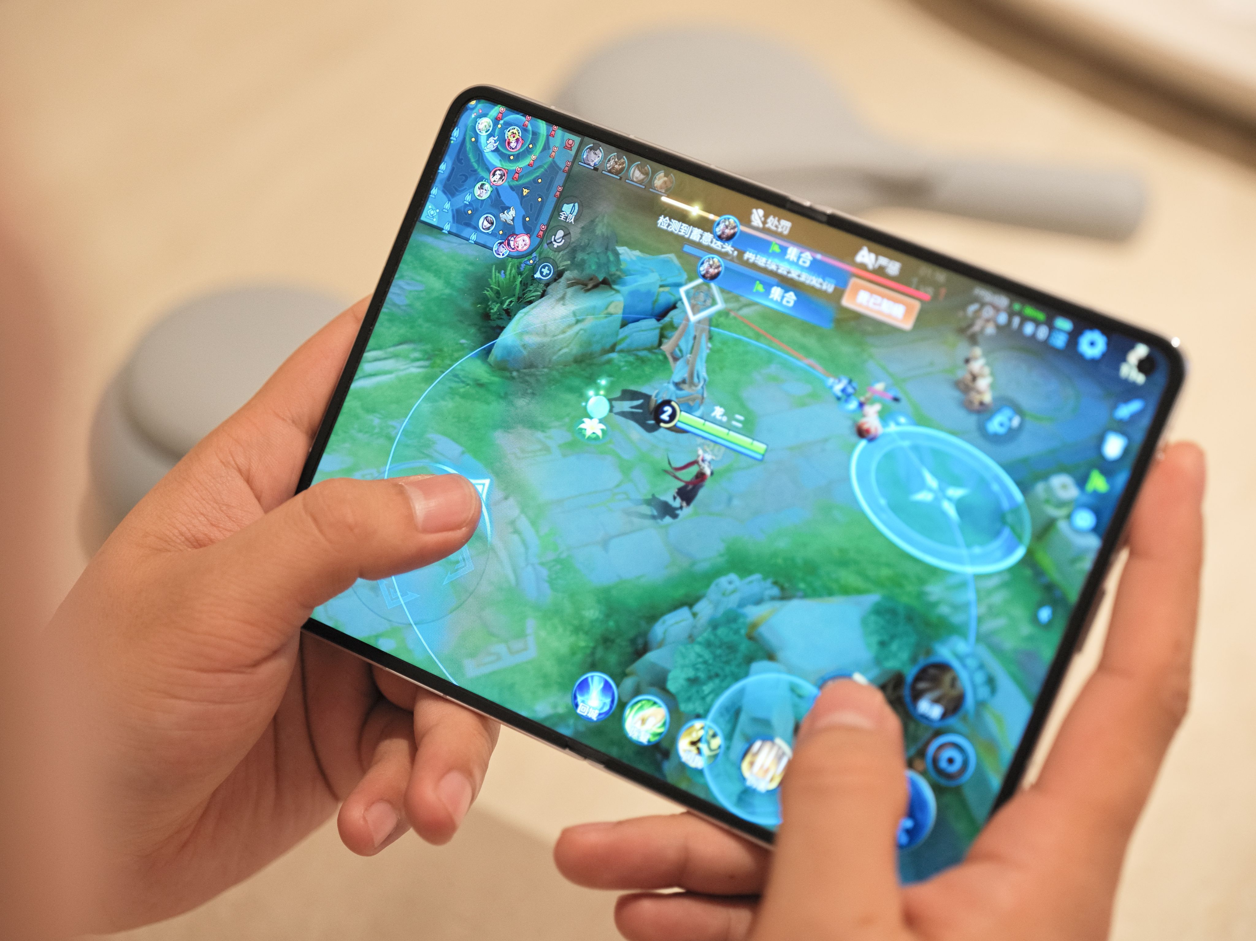 华为大阔折再现抢购热潮好家伙，前方网友发来最新实况图，华为Pura X Max首