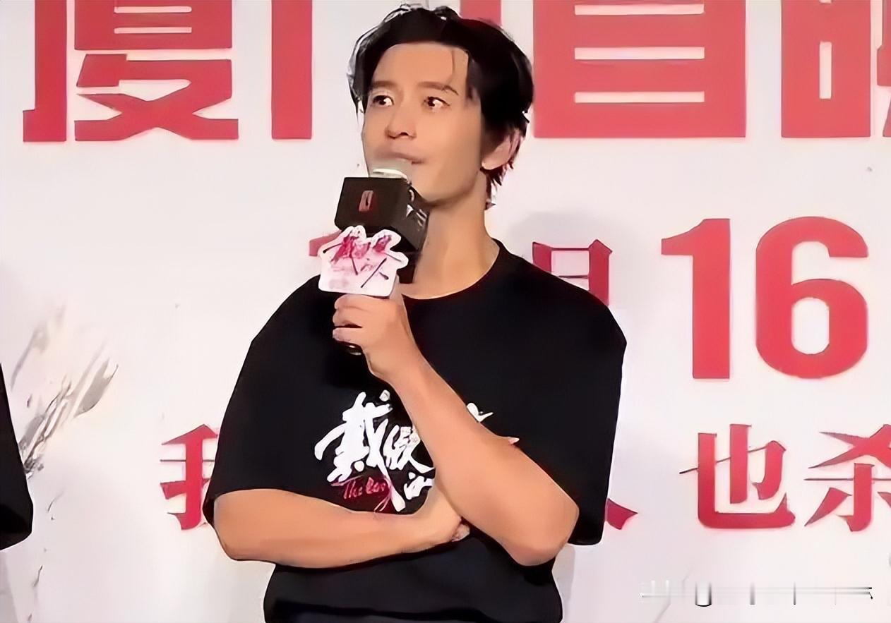 难得看见黄晓明因为自己的感情生活向公众道歉，虽然感情是私生活，但是黄晓明和叶珂确