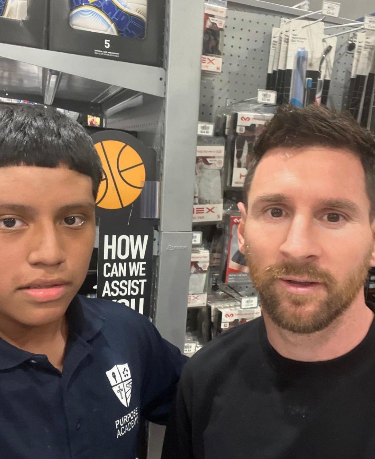 今日份的小梅与粉丝[抱一抱][抱一抱][抱一抱]#梅西[超话]# ​​​