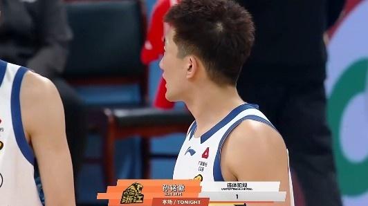 孙铭徽绊倒赵建树，这违体很像杜锋对待马布里，其实效果差特别多

现在真是全明星投