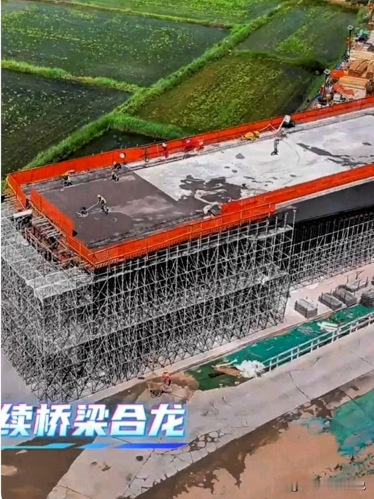 好消息！延榆高铁鱼河无定河特大桥连续梁合龙，架梁通道打通
 
 
陕北老乡看过来