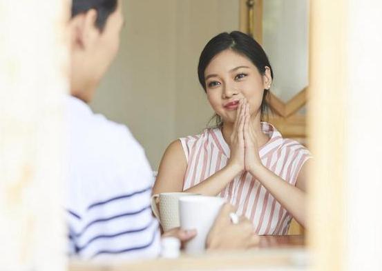 “纵欲过度，就是在玩火自焚！” 有个三十多岁的女人，老公常年在国外打工。她一个人