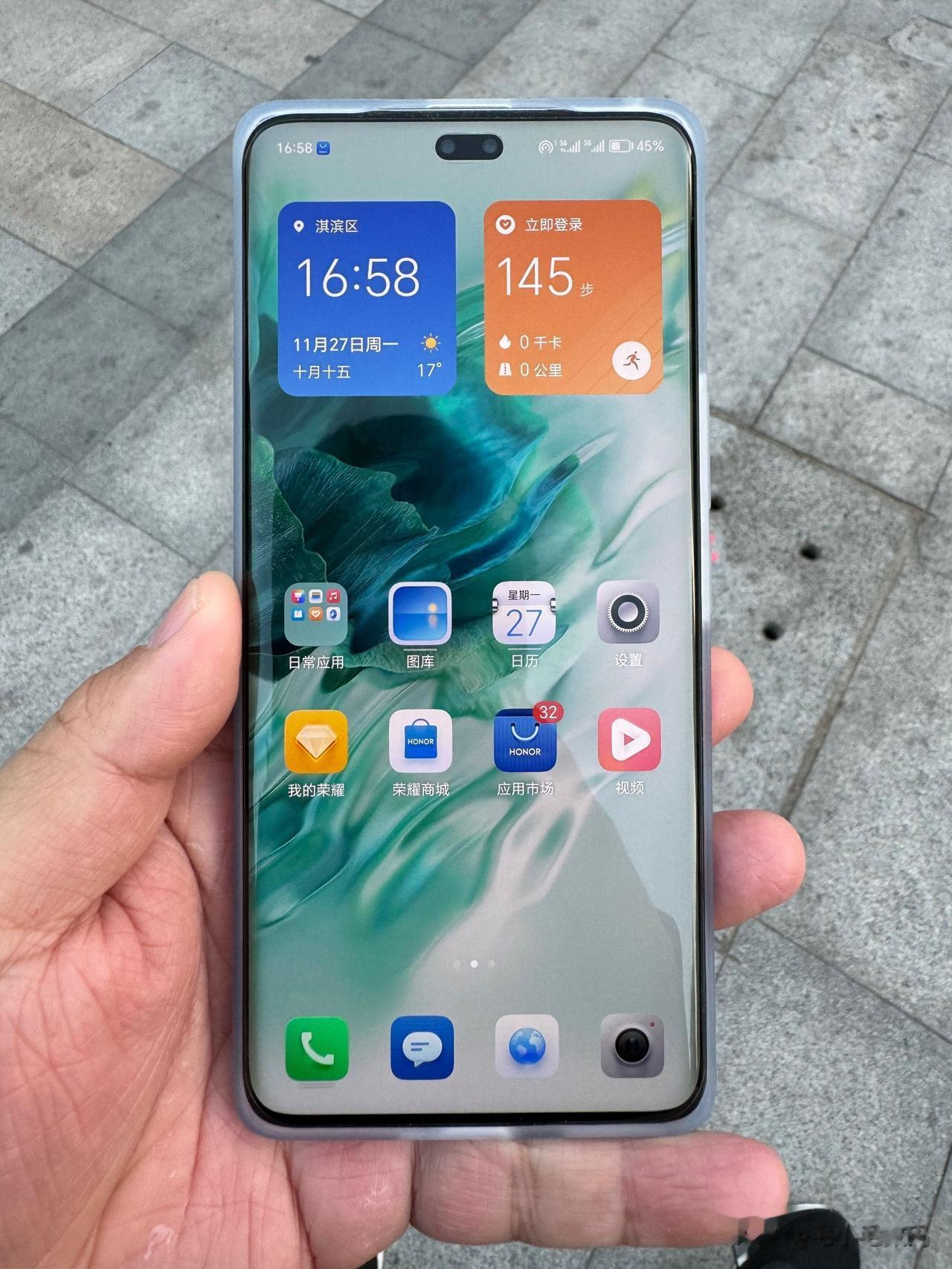 荣耀100Pro，上手之后居然还有惊喜~
原本其实就是冲着这块屏幕去的，到手之后