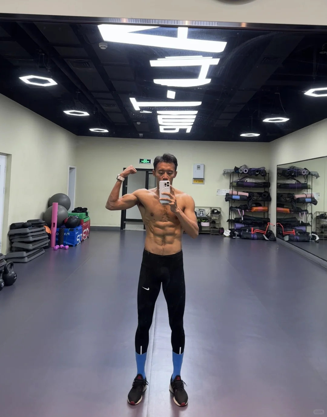 来拍照了 好好生活皆如所愿 日常生活碎片 生活需要仪式感 见人不如健身 腹肌