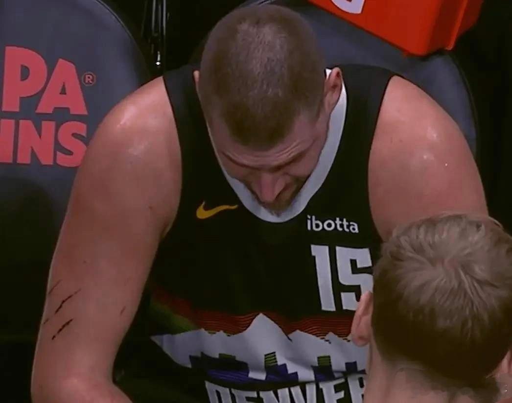 约基奇血痕累累这谁下手这么狠？掘金1分险胜老鹰