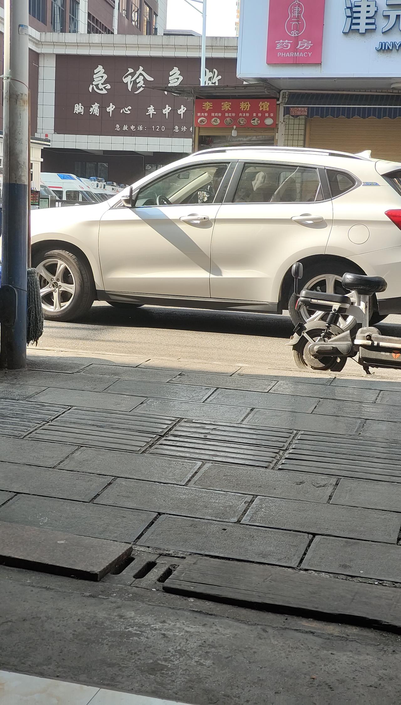 新国标的电动车
只能坐一个人