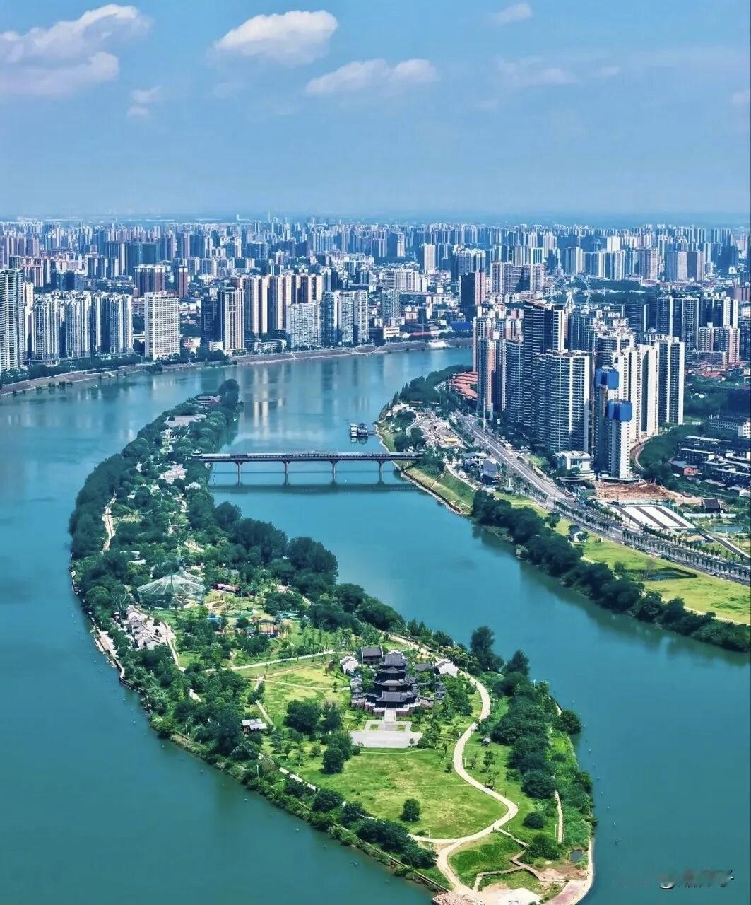 你认为衡阳这座城市怎么样衡阳是一座兼具山水洲城灵秀与南岳文化底蕴、同时作为中南地