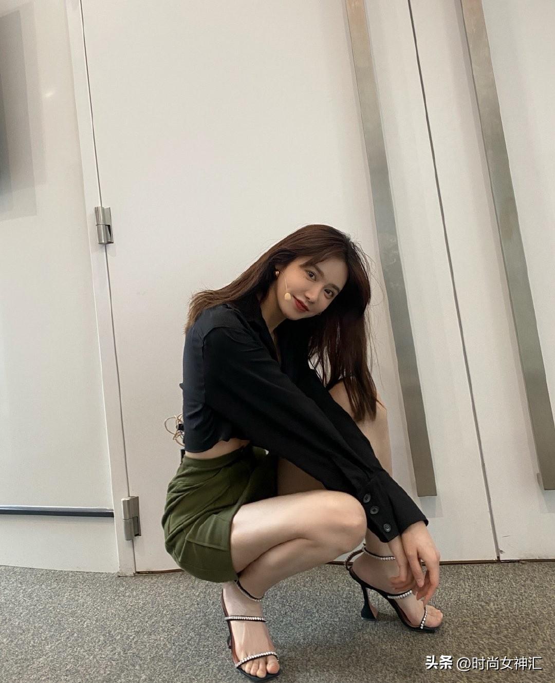 美女蹲