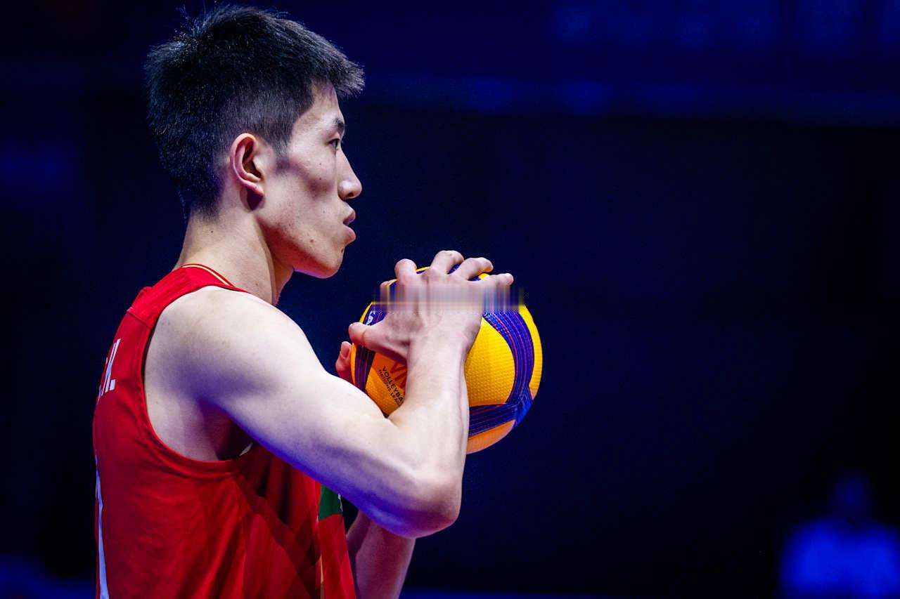 VNL总决赛1/4决赛中国男排1-3日本男排中国男排接应温子华3分（5扣2中0失
